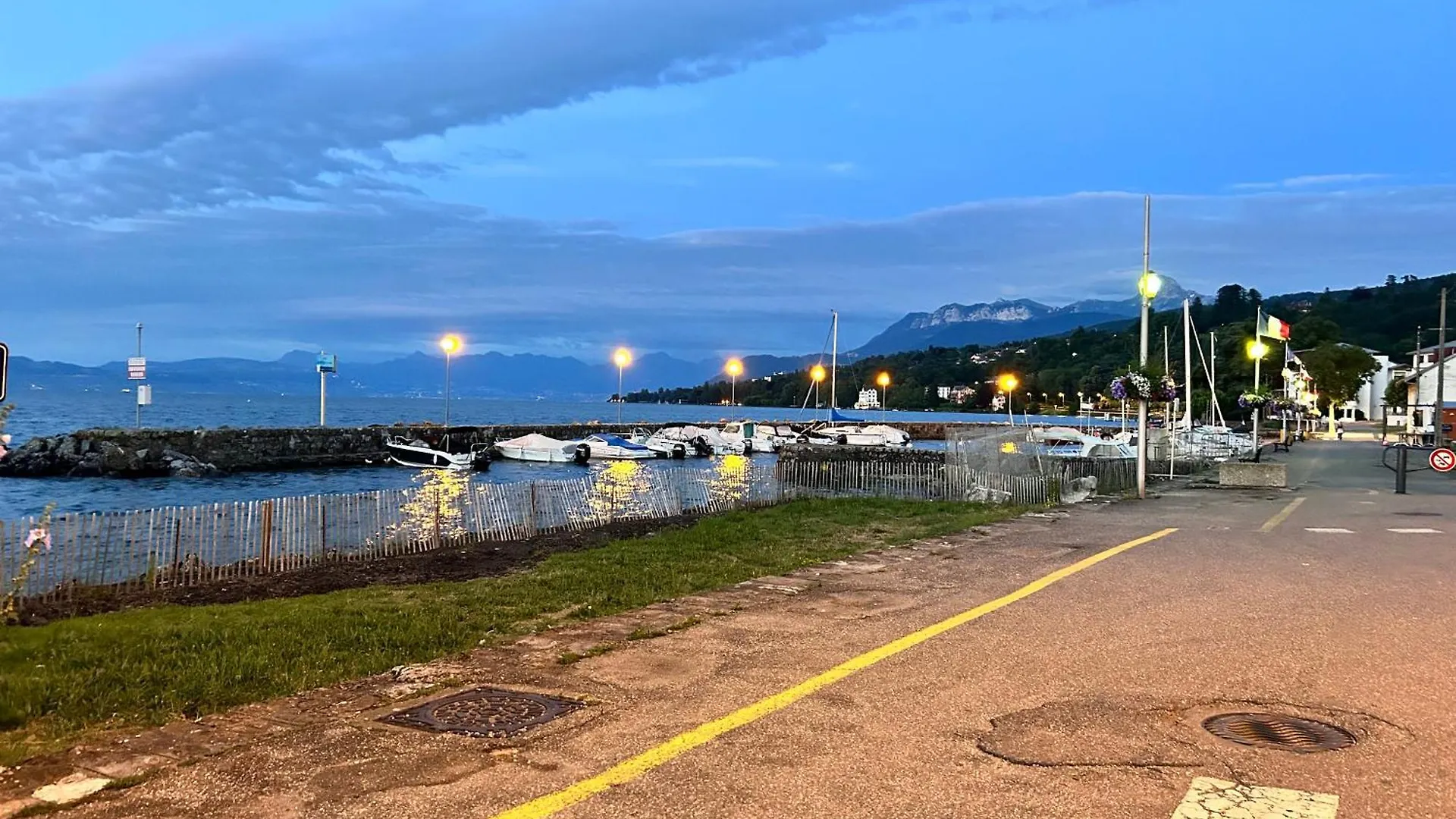 Appartement Residence Du Lac Leman Terasse-Wifi-Netflix-Parking Амфион-ле-Бен 0*,  Франция